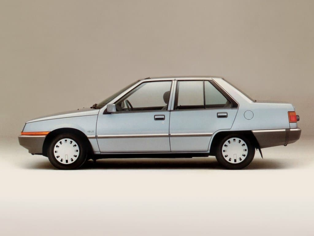 Mitsubishi Lancer IV — yandan görünüş