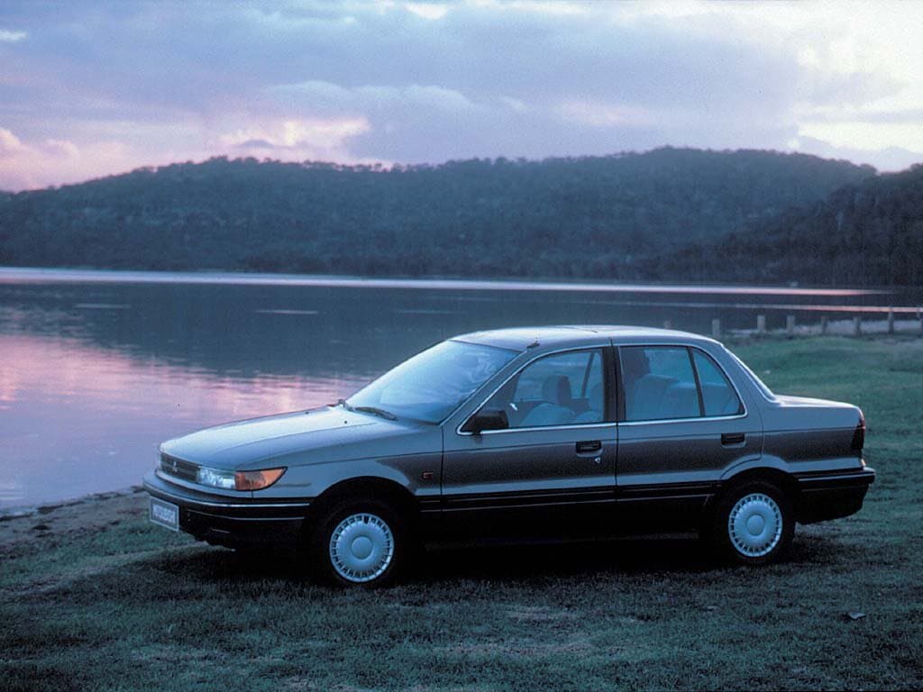 Mitsubishi Lancer V — Yandan