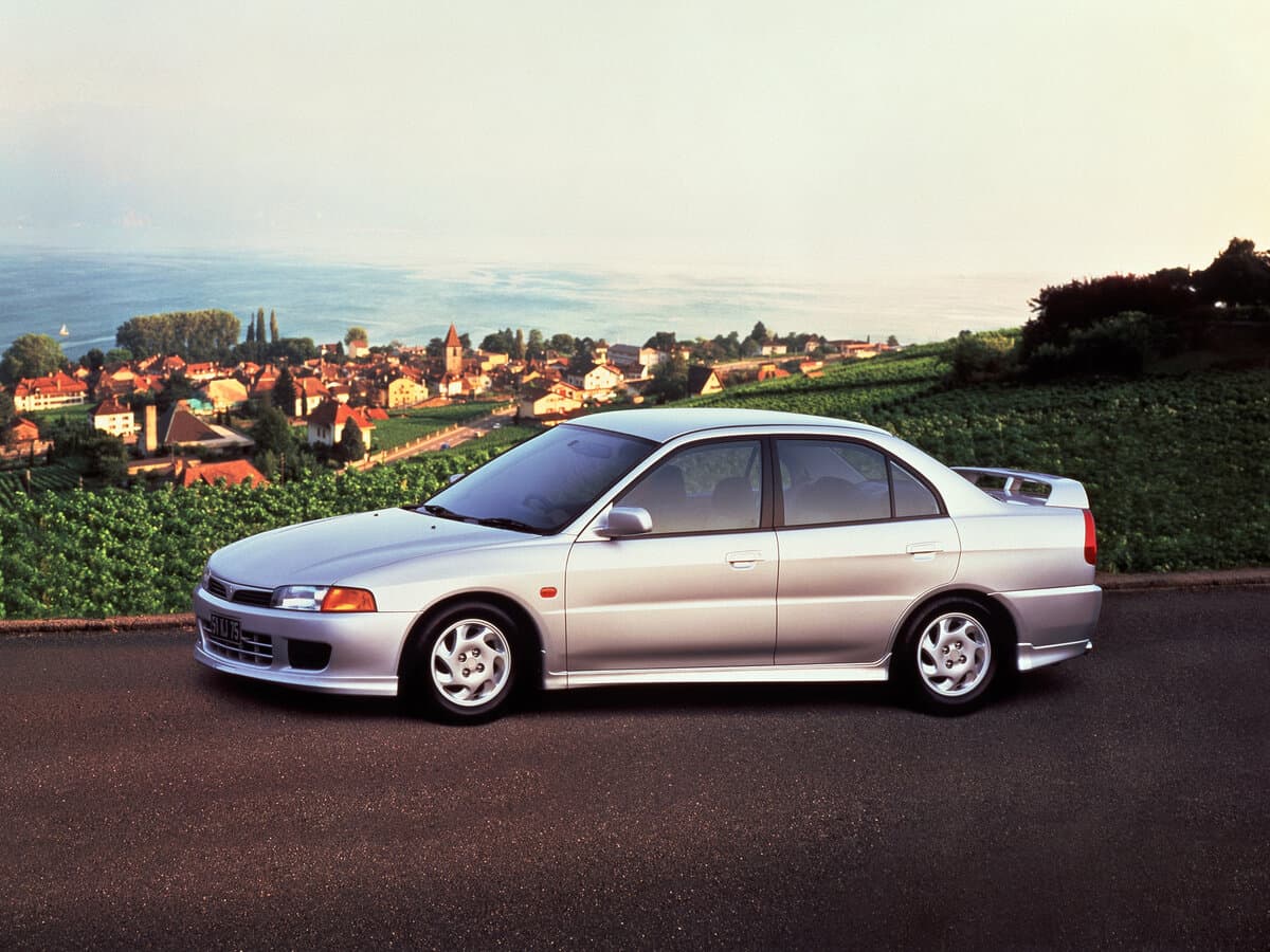 Mitsubishi Lancer VII — Yandan