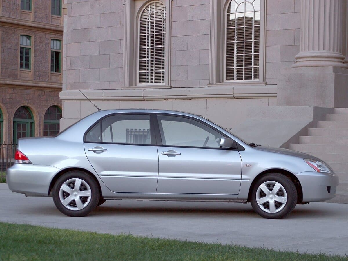 Mitsubishi Lancer IX — Yandan