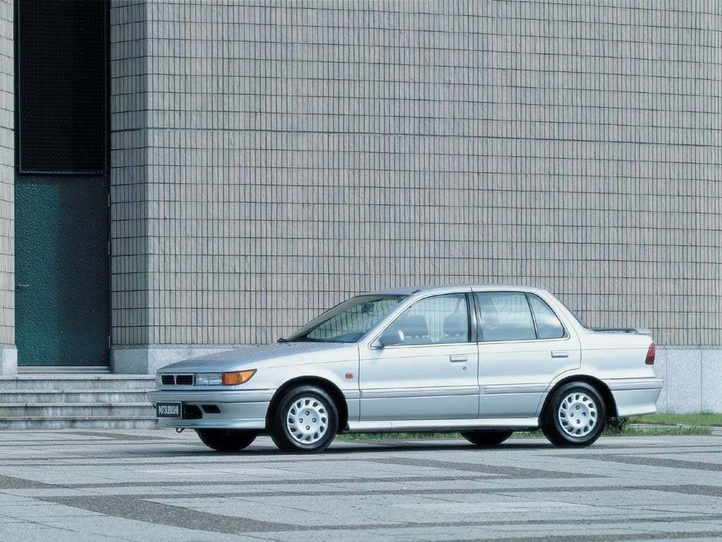 Mitsubishi Mirage III — Yandan