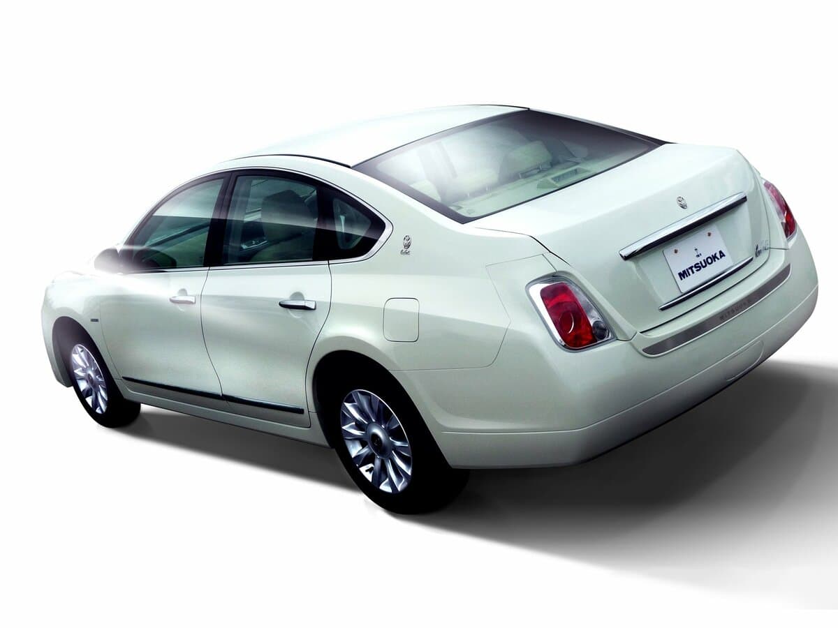Mitsuoka Galue III — 3/4 arxadan