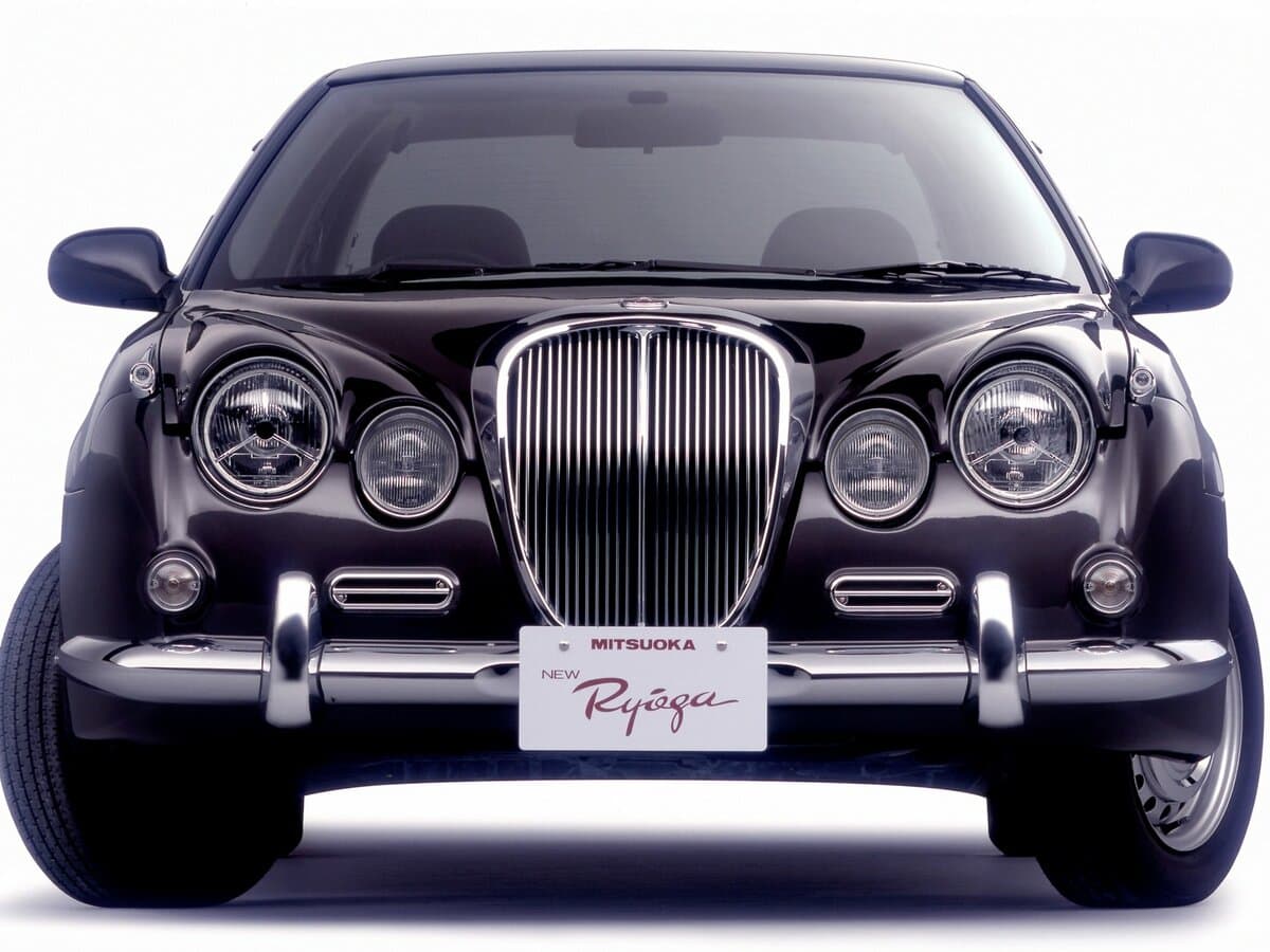 Mitsuoka Ryoga II (B15) — Öndən