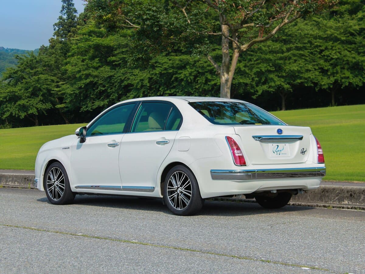 Mitsuoka Ryugi I — 3/4 arxadan