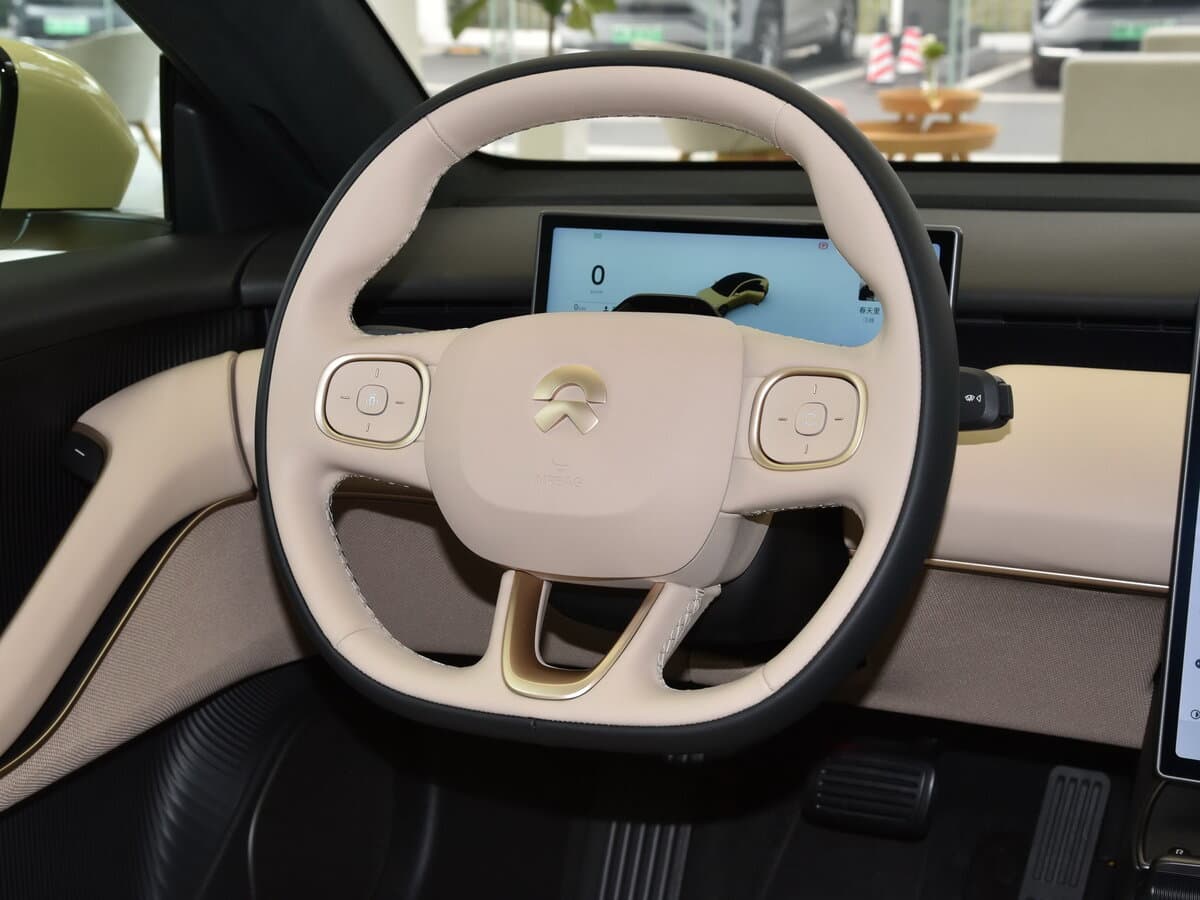 Nio ET5 I — Sükan