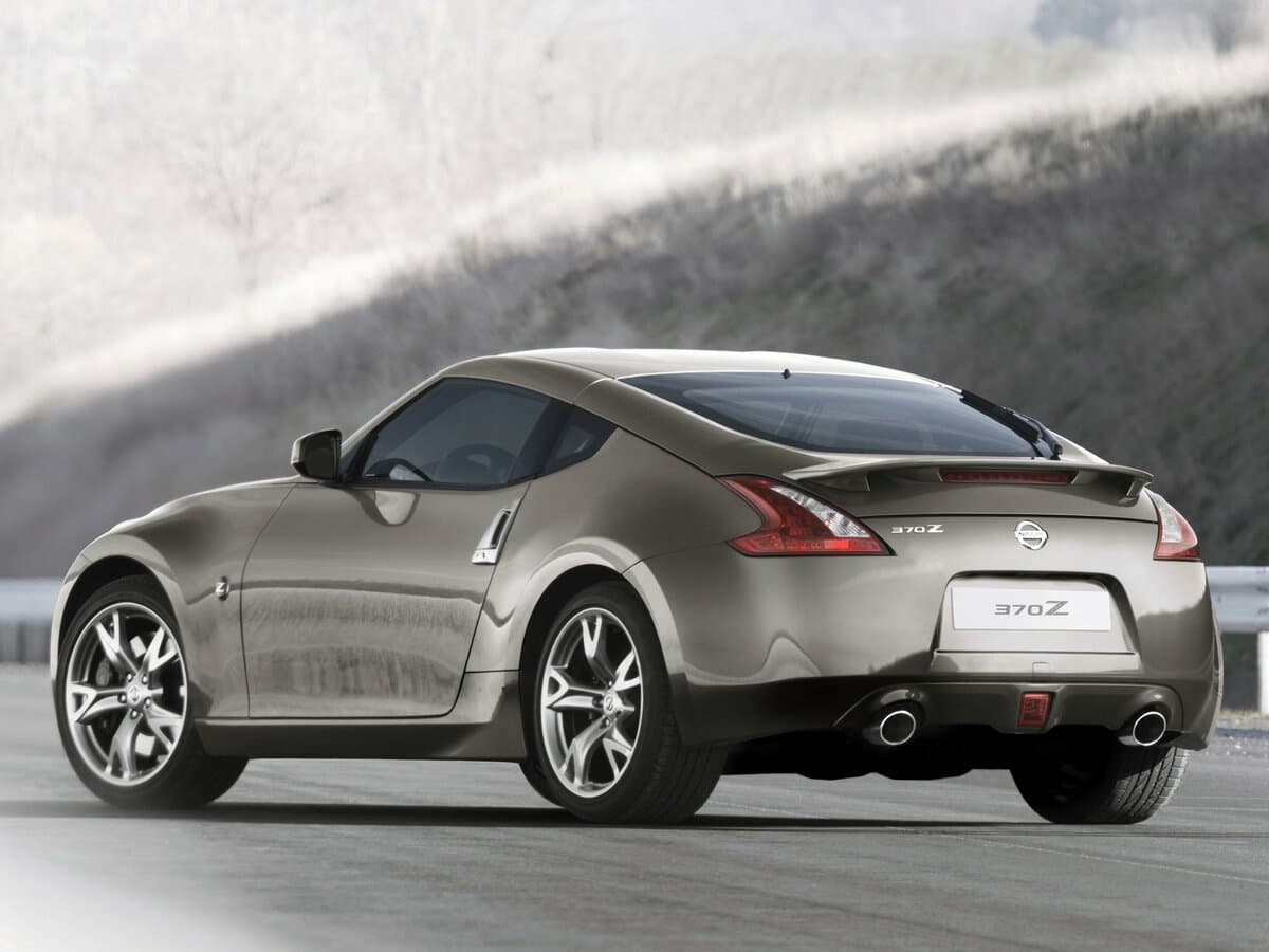 Nissan 370Z I — 3/4 arxadan