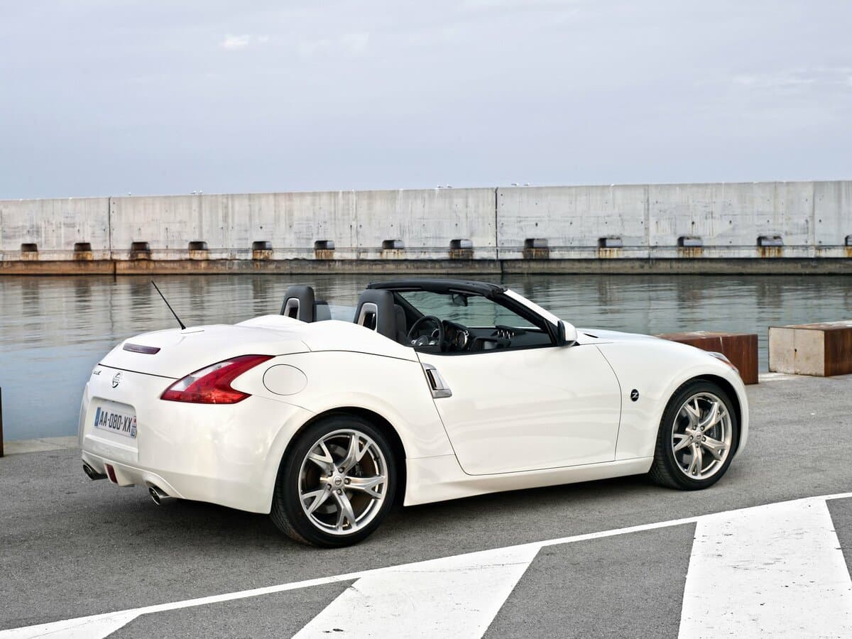 Nissan 370Z I — 3/4 arxadan