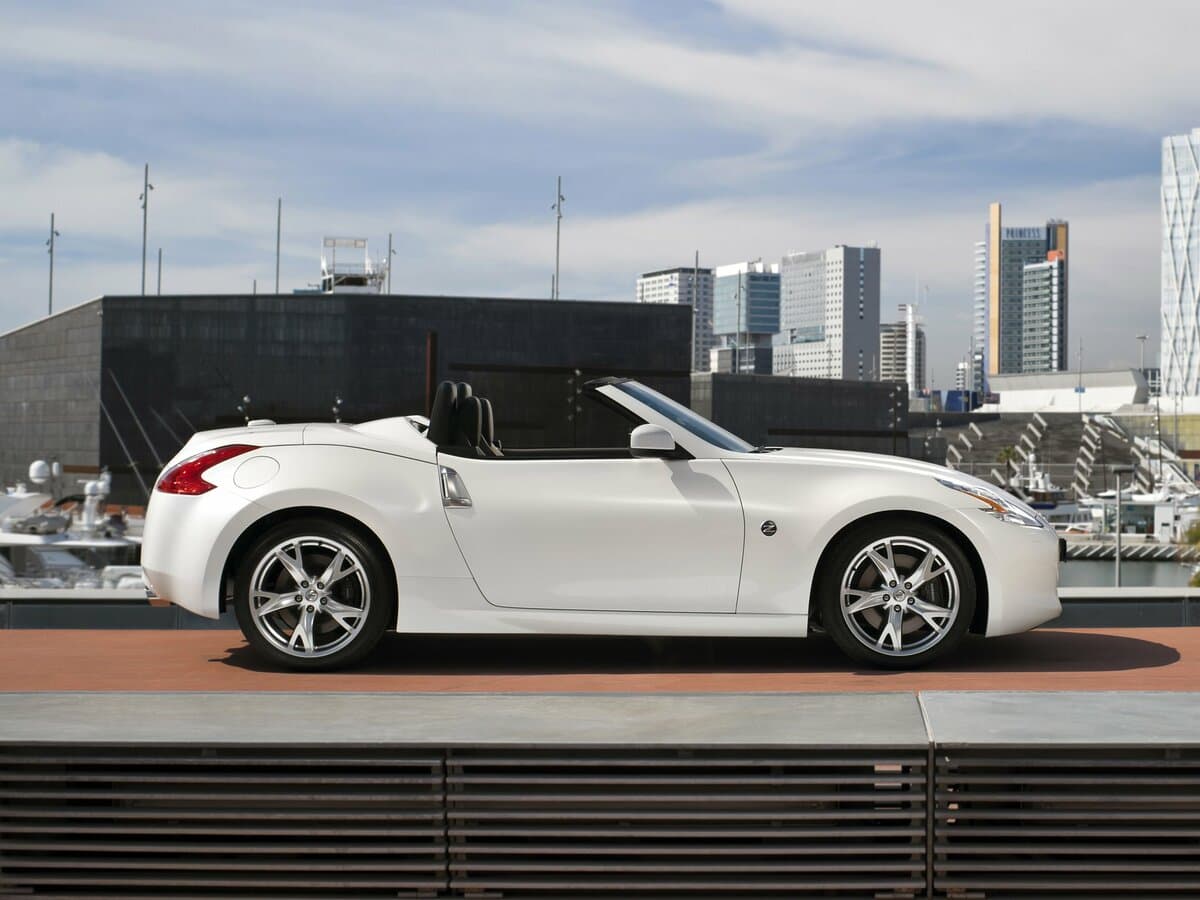Nissan 370Z I — Yandan