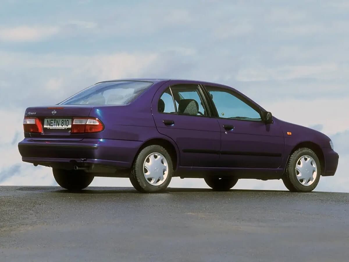 Nissan Almera I (N15) — Yandan