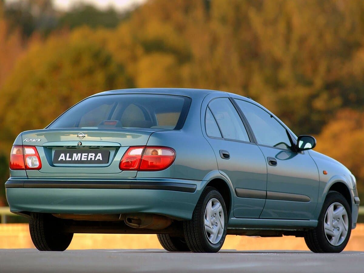 Nissan Almera II (N16) — 3/4 arxadan