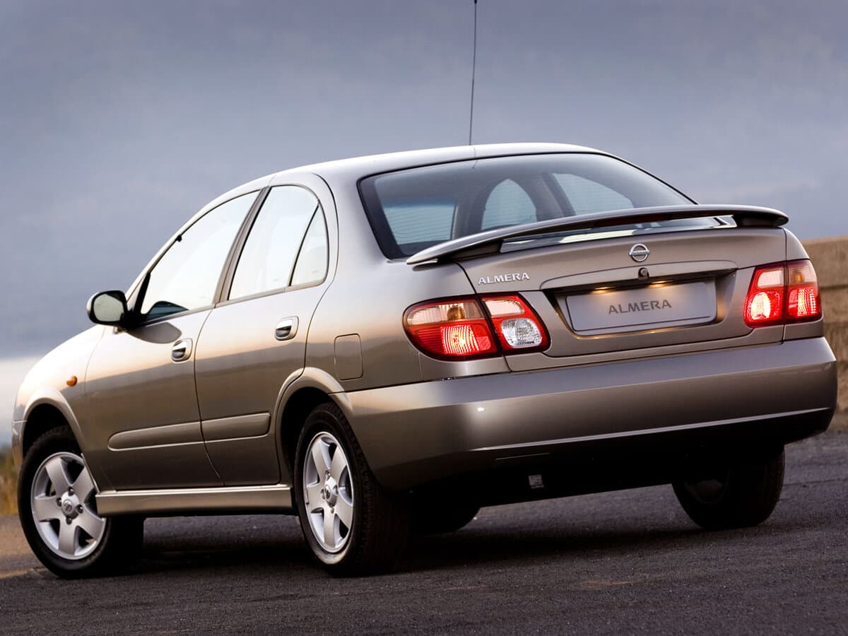 Nissan Almera II (N16) Restayling — 3/4 arxadan