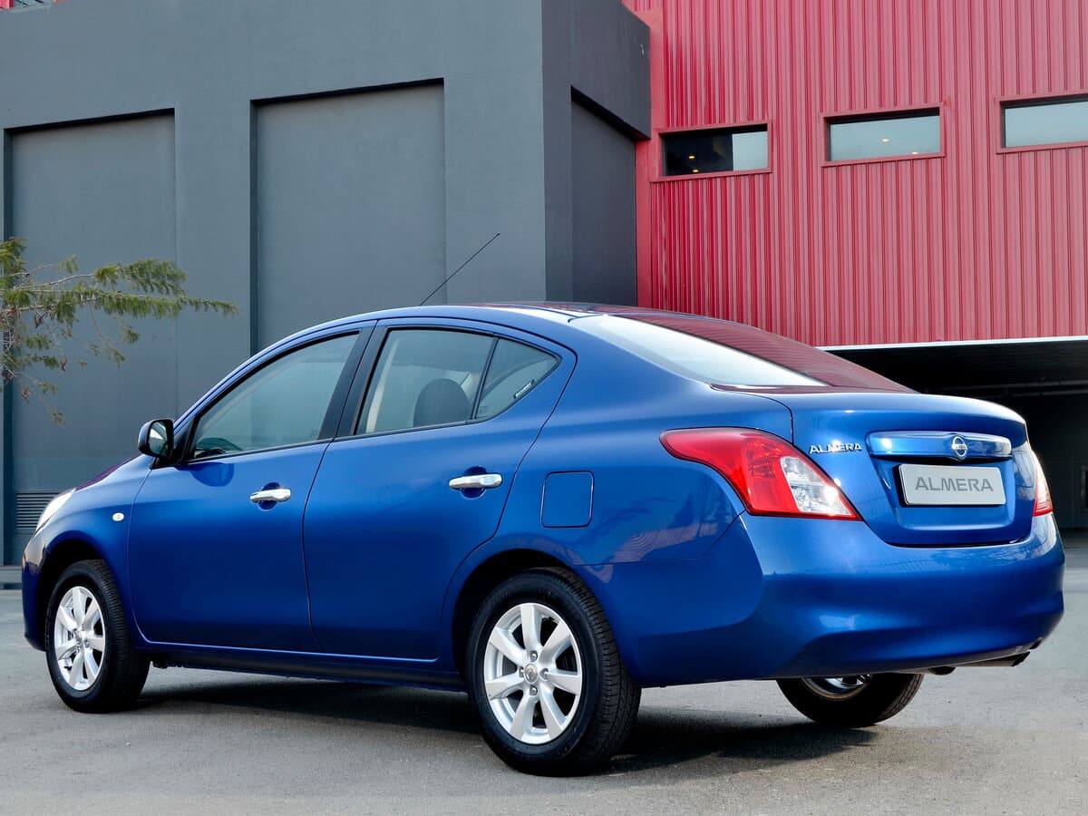 Nissan Almera III (N17) — 3/4 arxadan