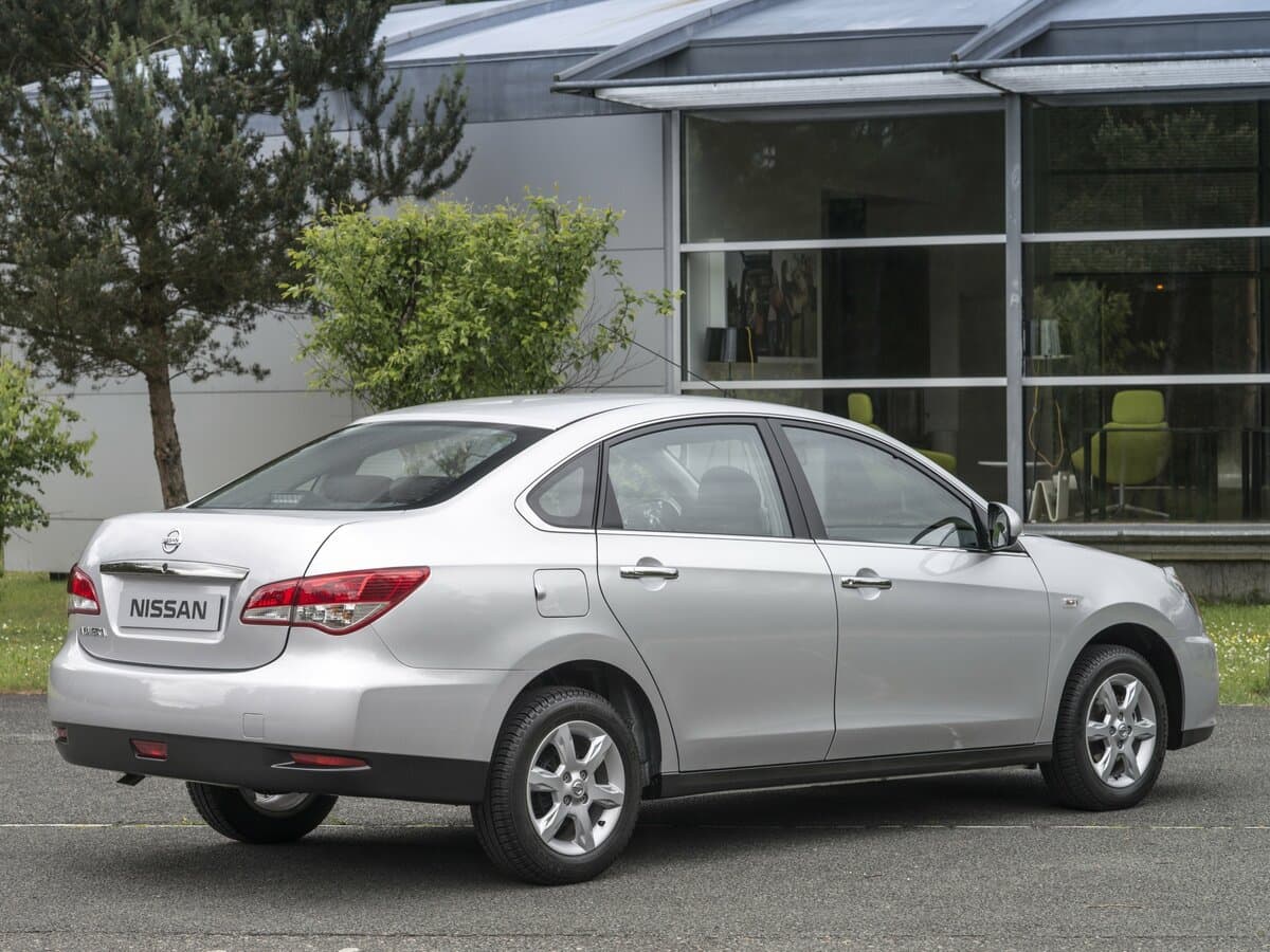 Nissan Almera III (G15) — 3/4 arxadan