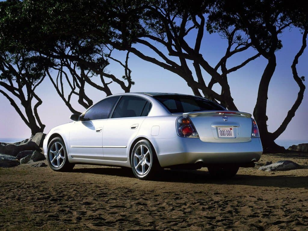 Nissan Altima III (L31) — 3/4 arxadan