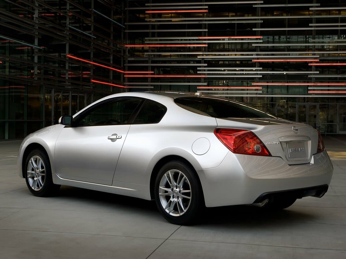 Nissan Altima IV (L32) — 3/4 arxadan