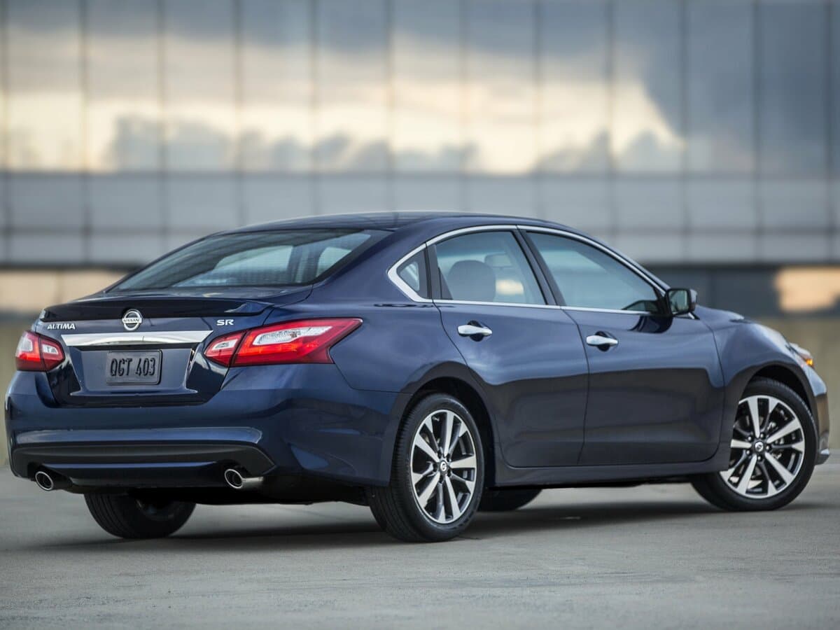 Nissan Altima V (L33) Restayling — 3/4 arxadan