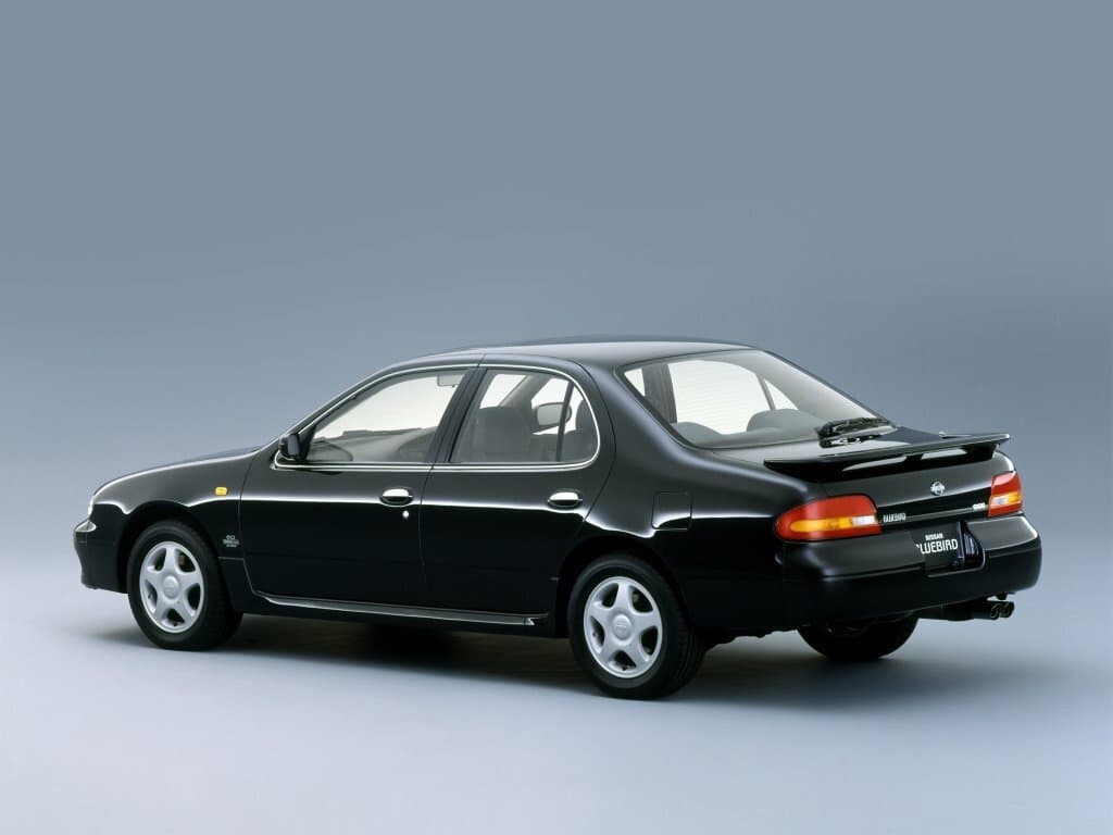 Nissan Bluebird X (U13) — 3/4 arxadan