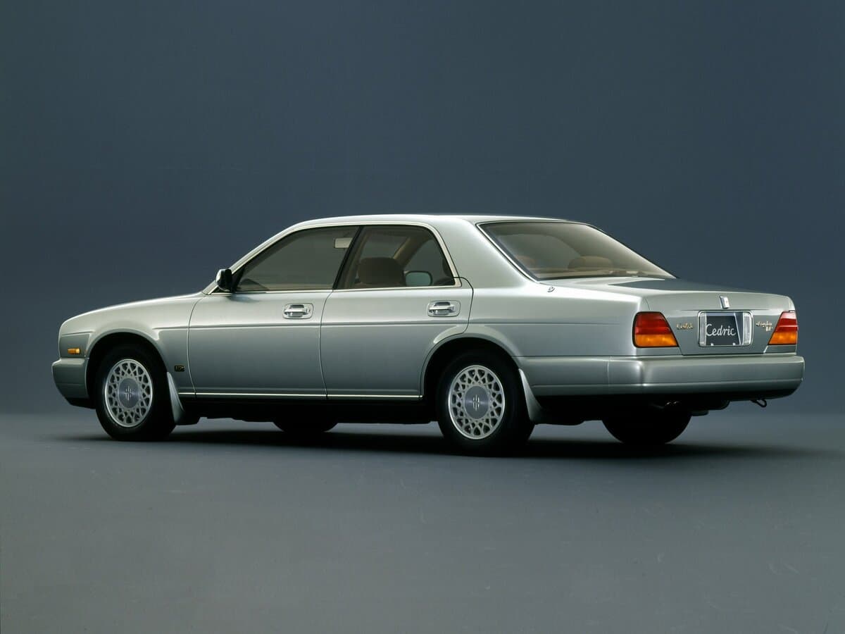 Nissan Cedric VIII (Y32) — 3/4 arxadan