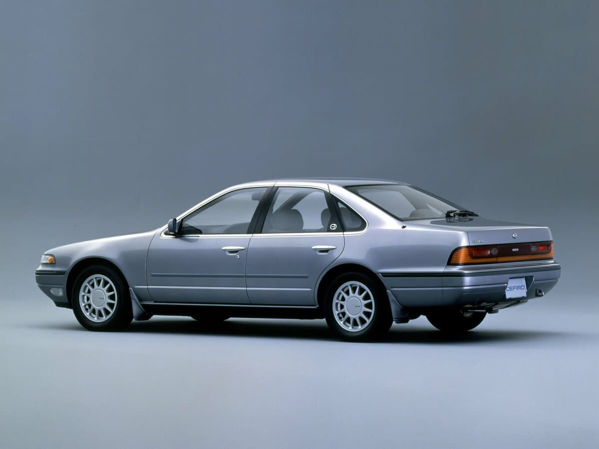 Nissan Cefiro I (A31) — 3/4 arxadan