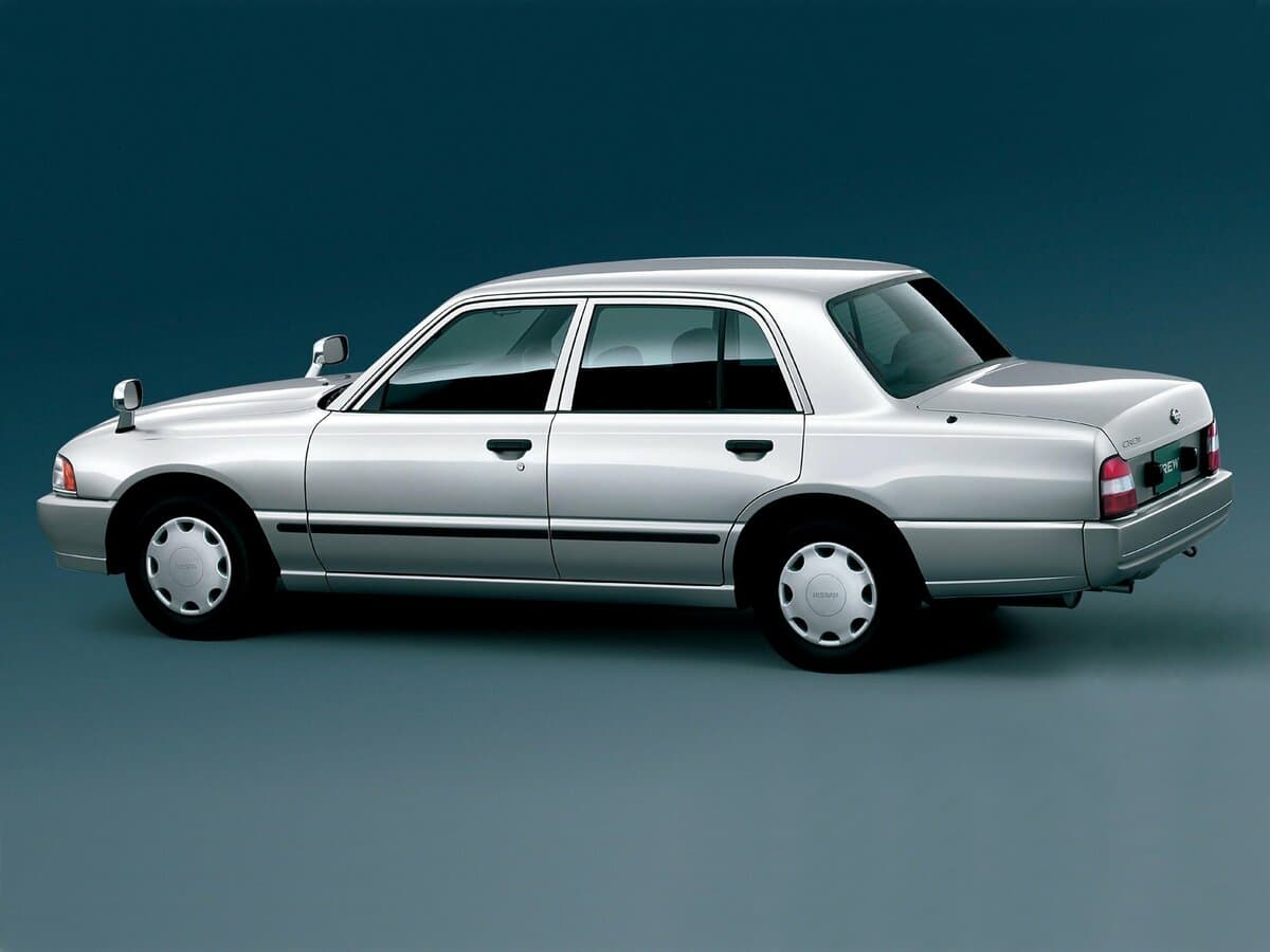 Nissan Crew 1993 – 2009 — Yandan