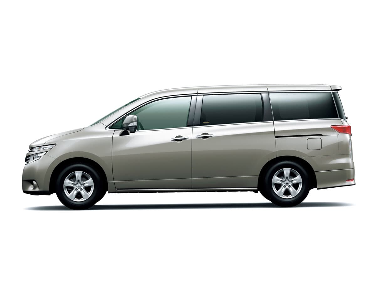 Nissan Elgrand III (E52) — Yandan