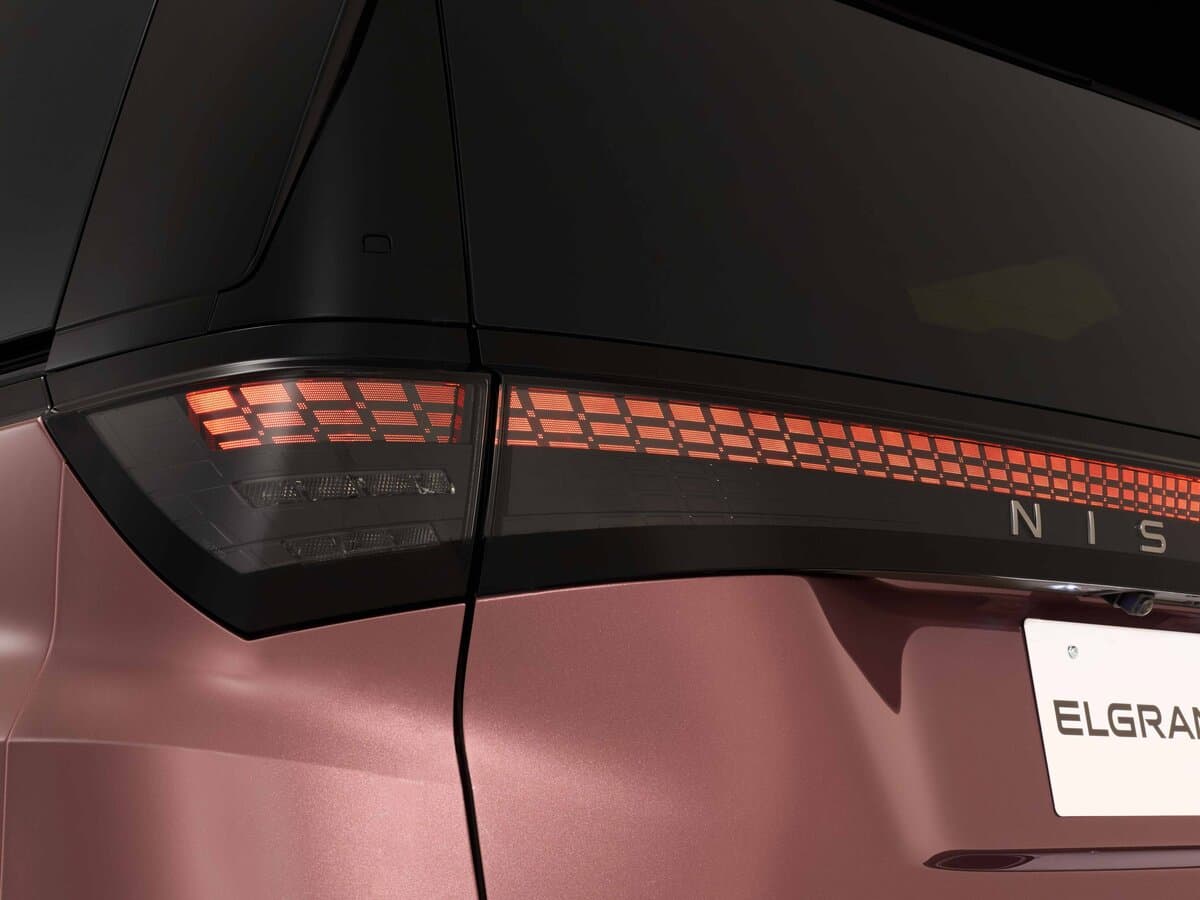 Nissan Elgrand IV (E53) — Detal