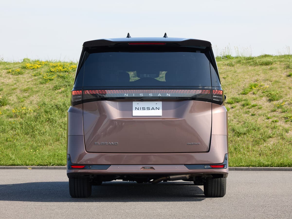 Nissan Elgrand IV (E53) — Arxadan