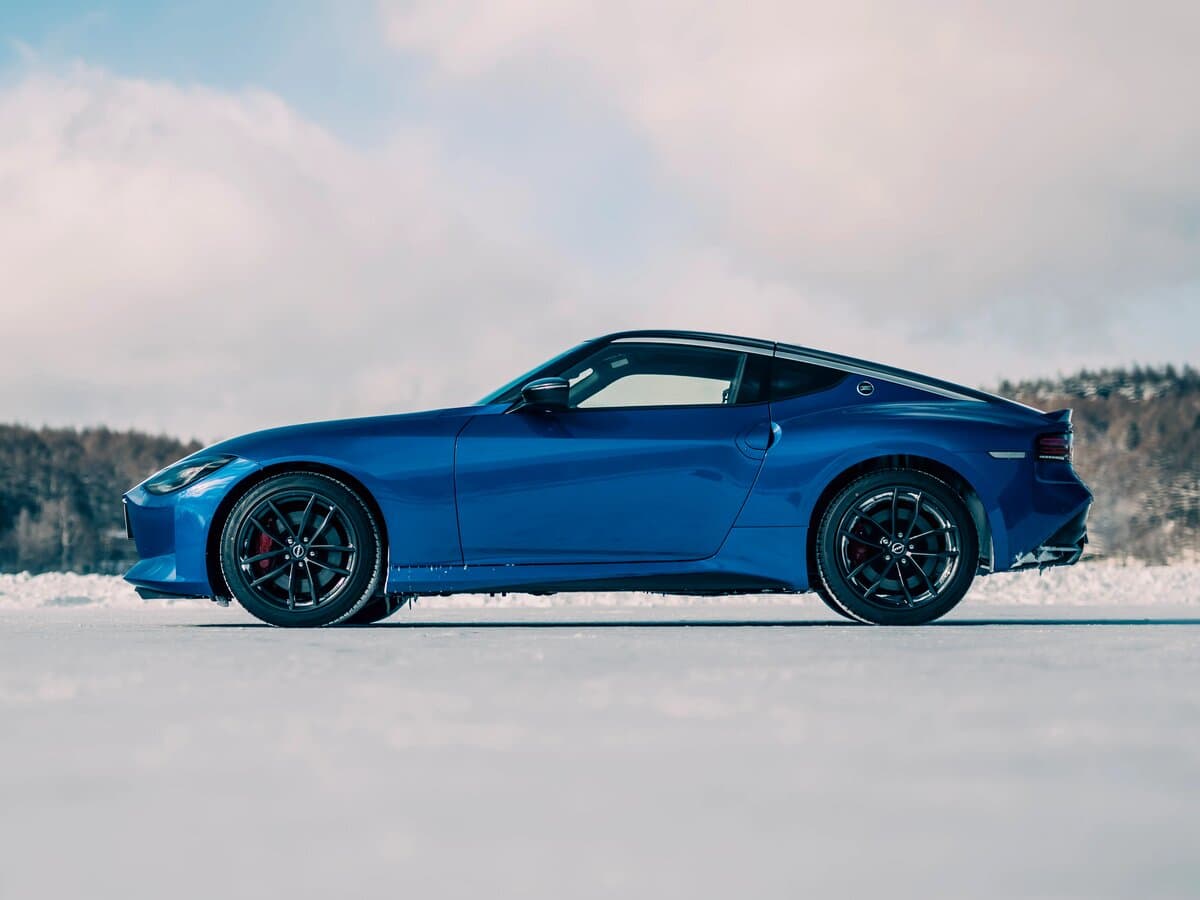 Nissan Fairlady Z VII (RZ34) — Yandan