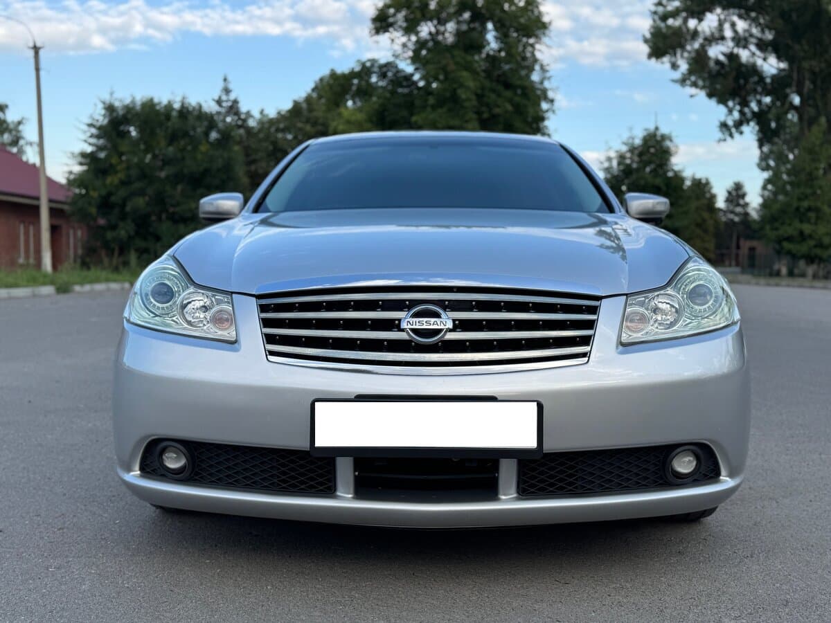 Nissan Fuga I — Öndən