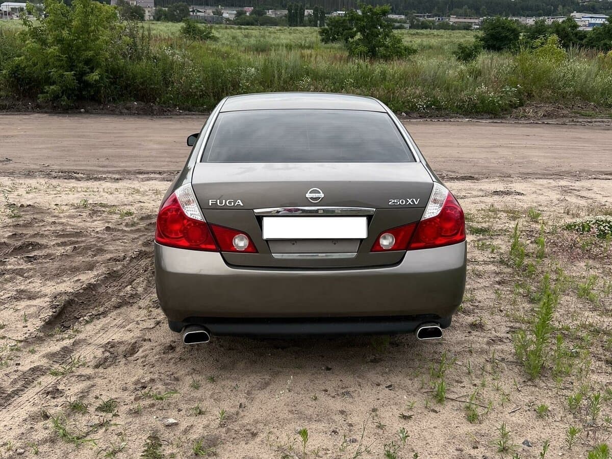 Nissan Fuga I — Arxadan