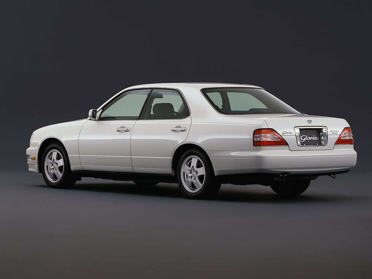 Nissan Gloria X (Y33) — 3/4 arxadan