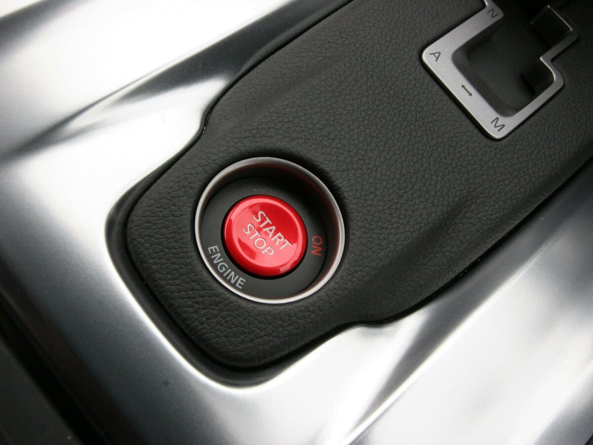 Nissan GT-R I — Salon, arxadan