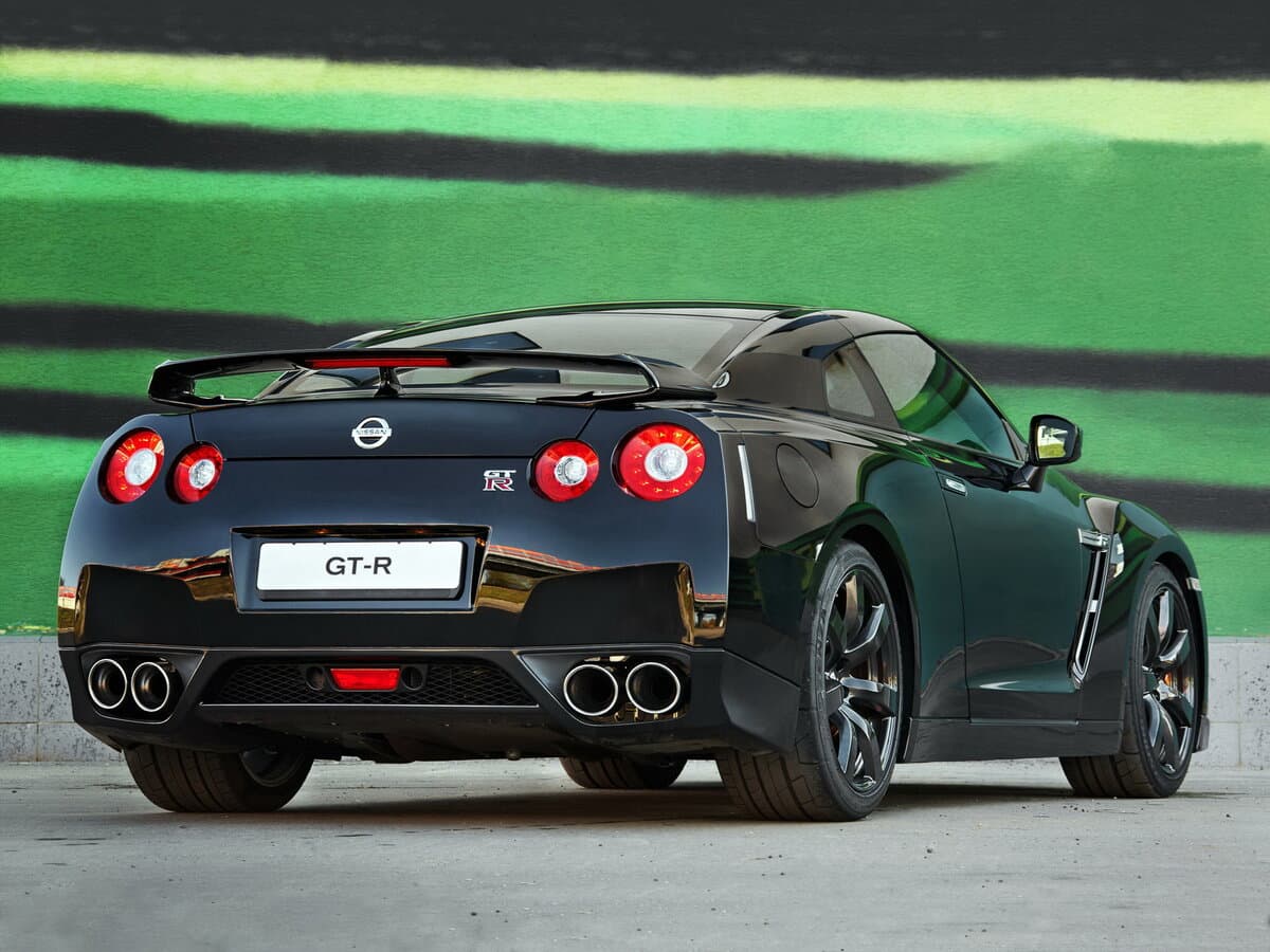 Nissan GT-R I — 3/4 arxadan