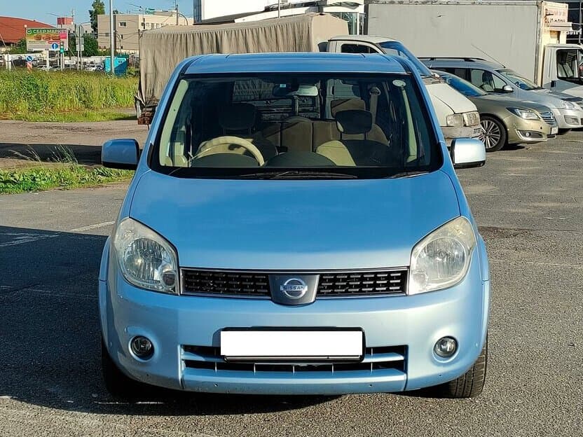 Nissan Lafesta I — Öndən