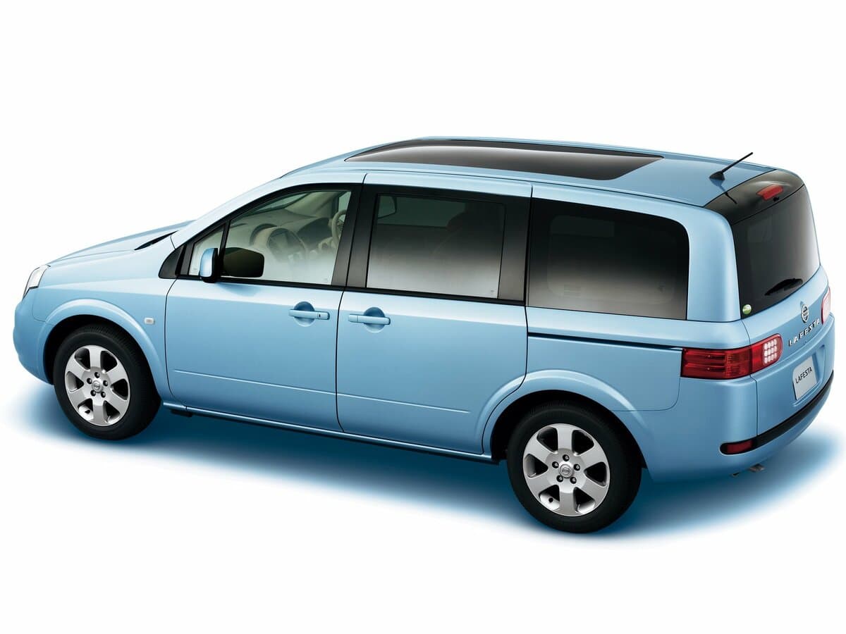 Nissan Lafesta I — Yandan