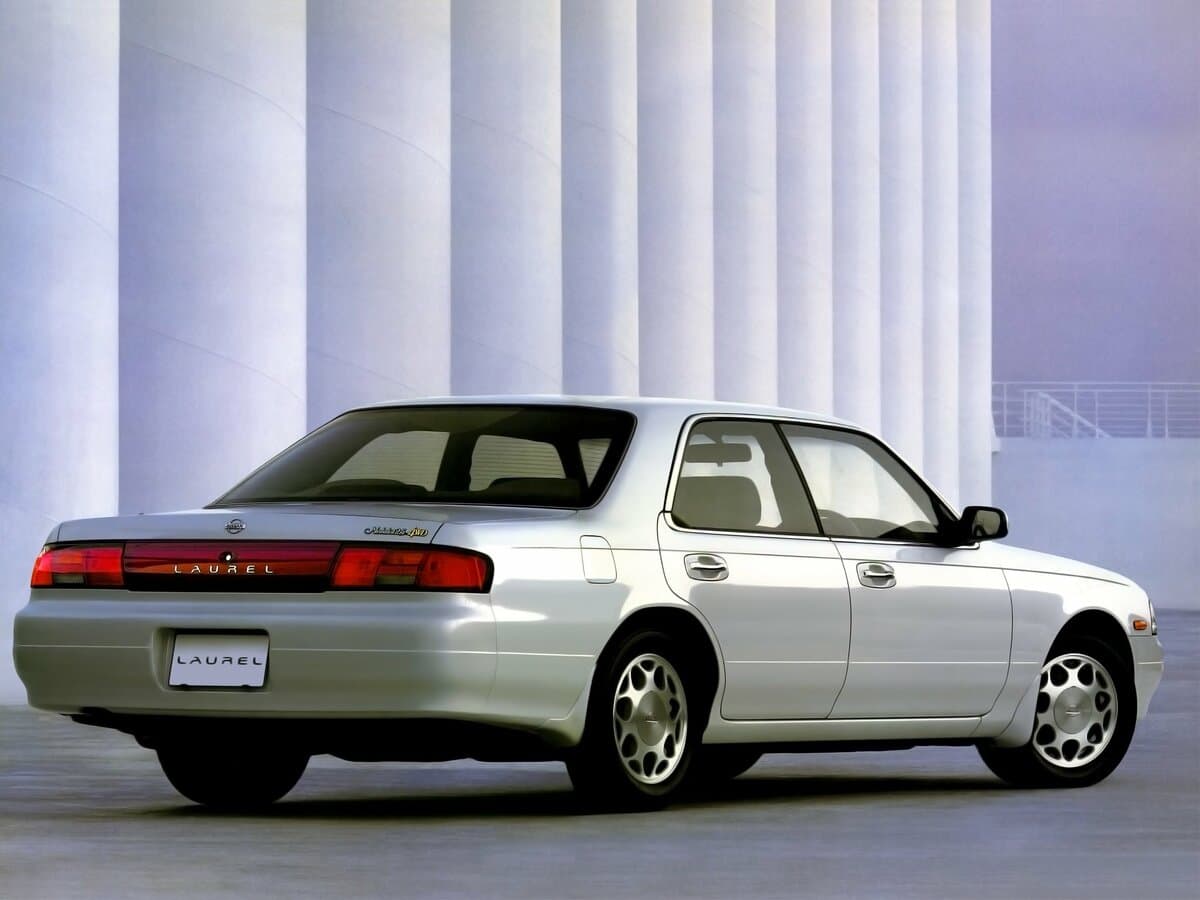 Nissan Laurel VII (C34) — 3/4 arxadan