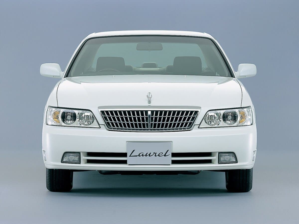 Nissan Laurel VIII (C35) — Öndən