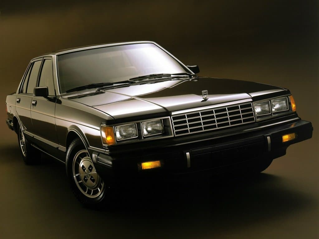 Nissan Maxima I (G910) — Öndən