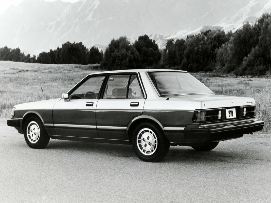 Nissan Maxima I (G910) — 3/4 arxadan