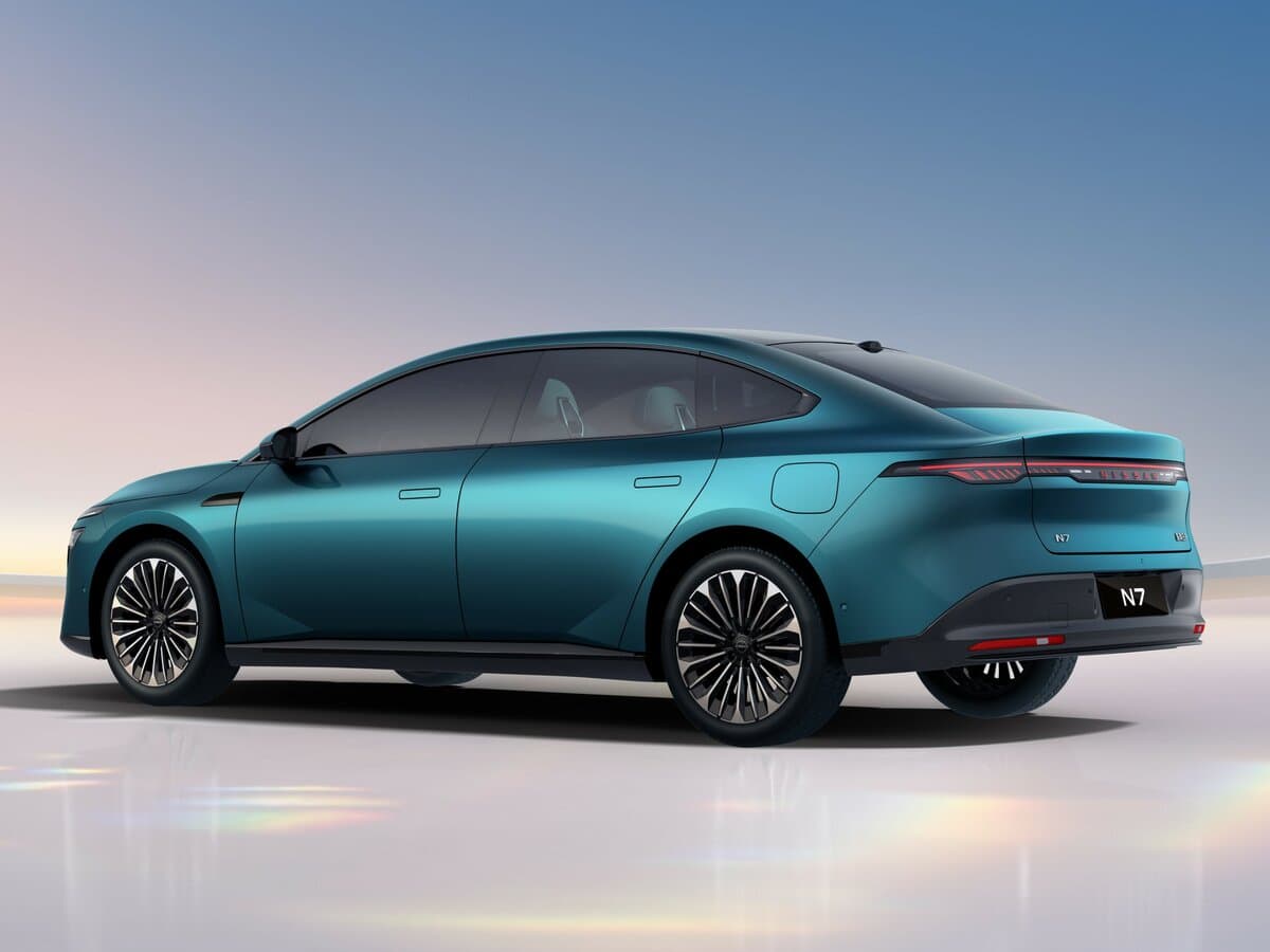 Nissan N7 2025 – indiyədək — 3/4 arxadan