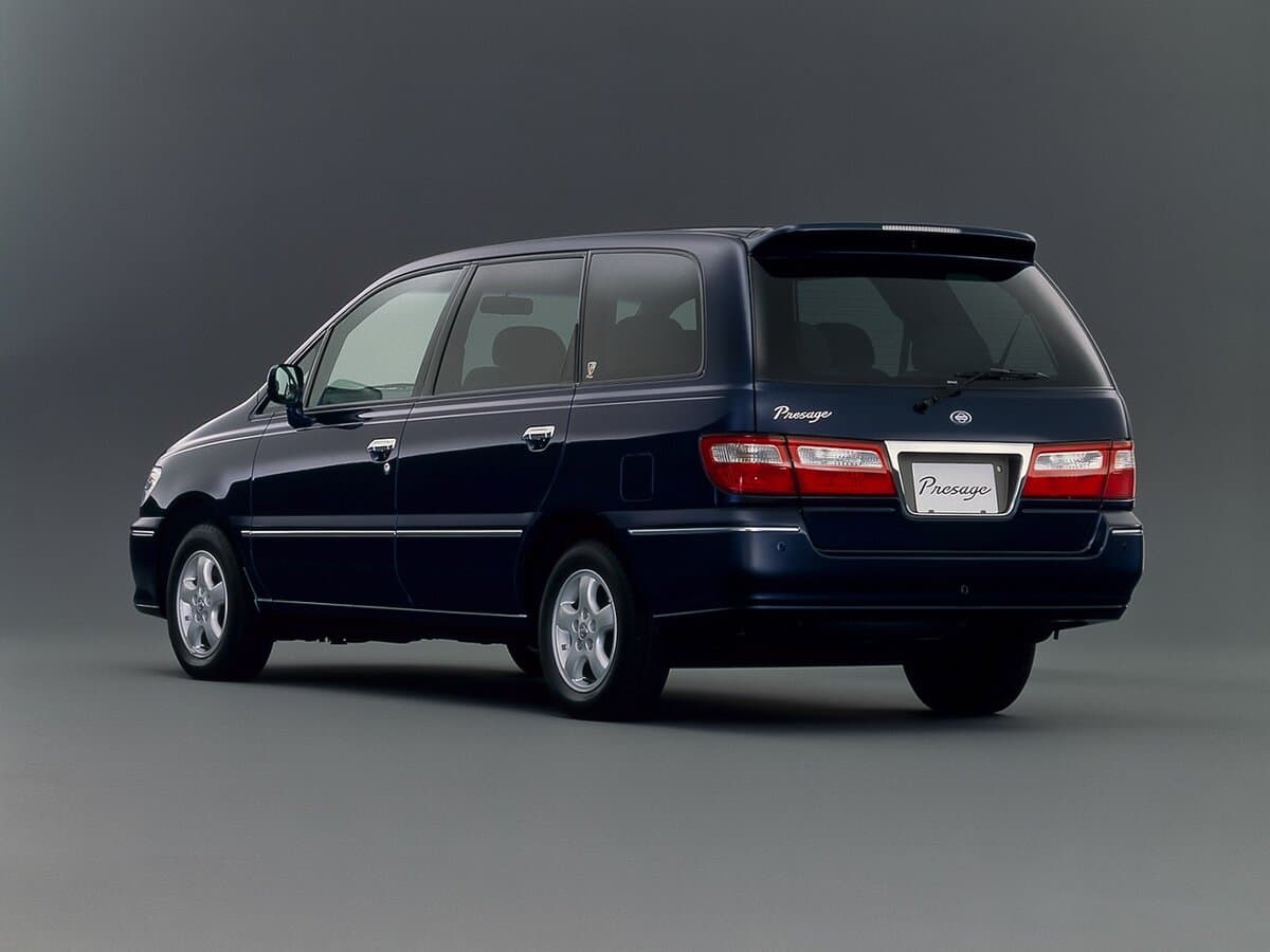 Nissan Presage I — 3/4 arxadan