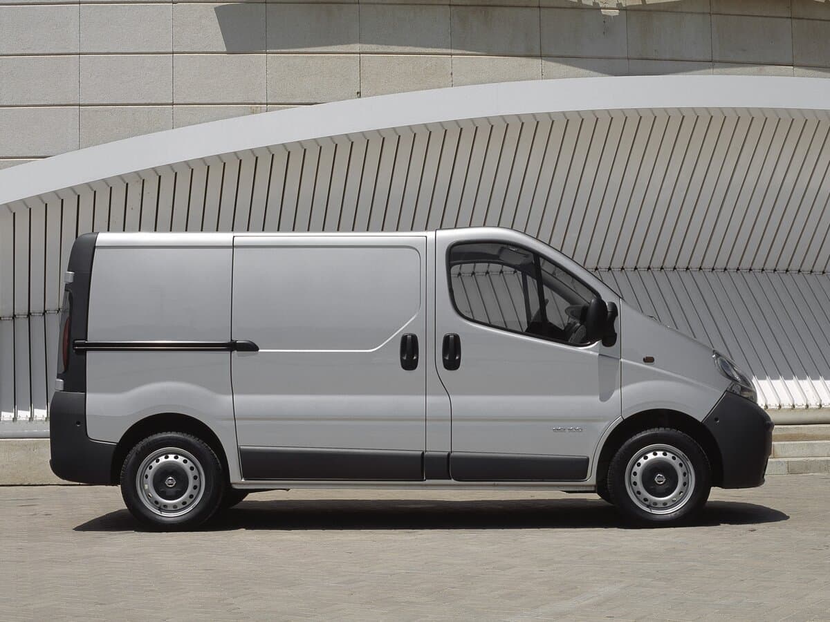 Nissan Primastar I — Yandan