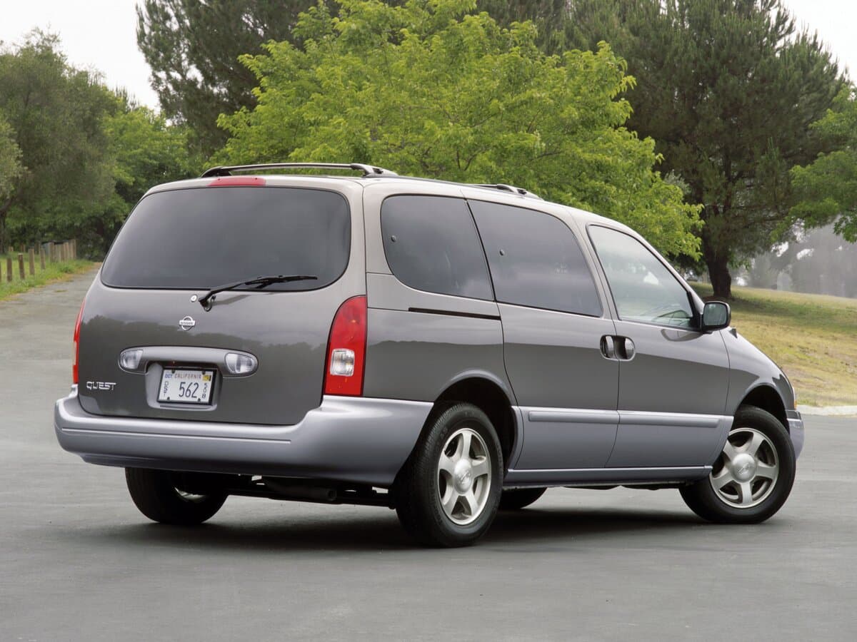 Nissan Quest II — 3/4 arxadan