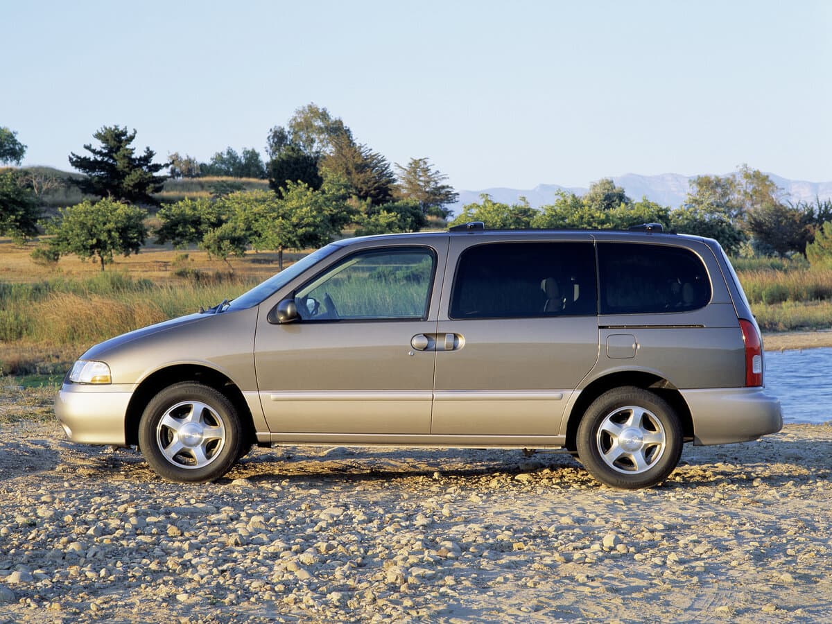 Nissan Quest II — Yandan