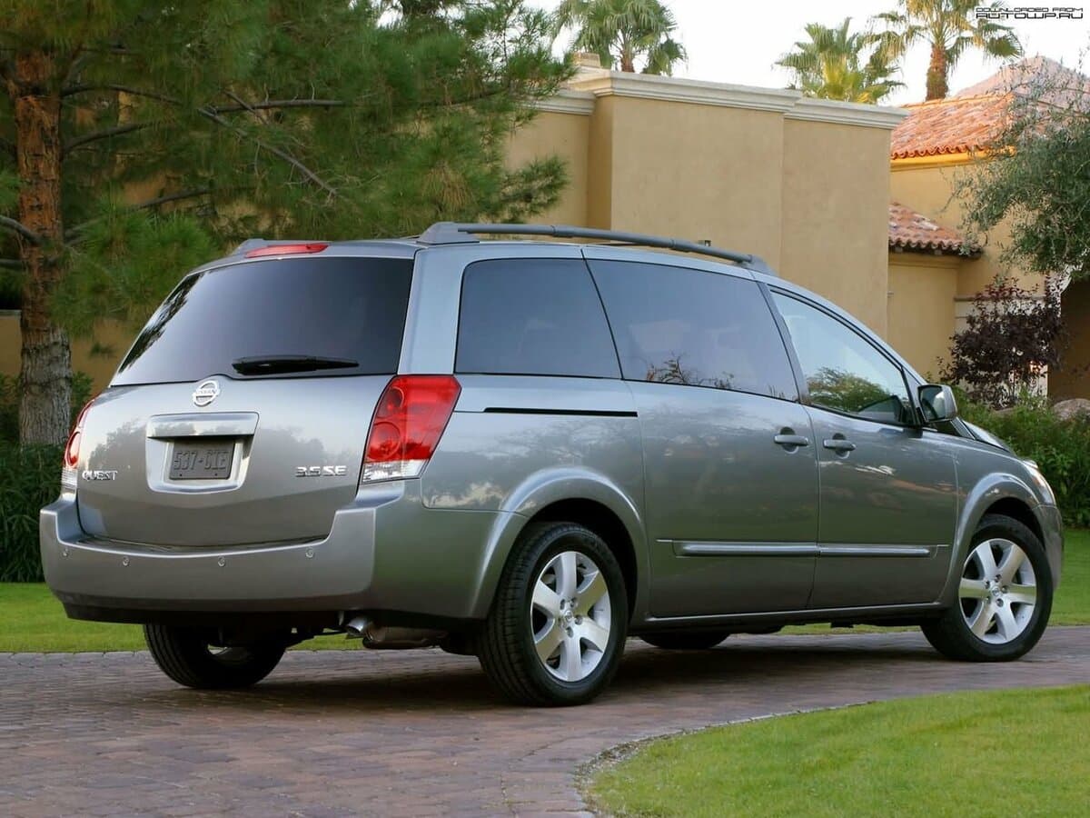 Nissan Quest III — 3/4 arxadan