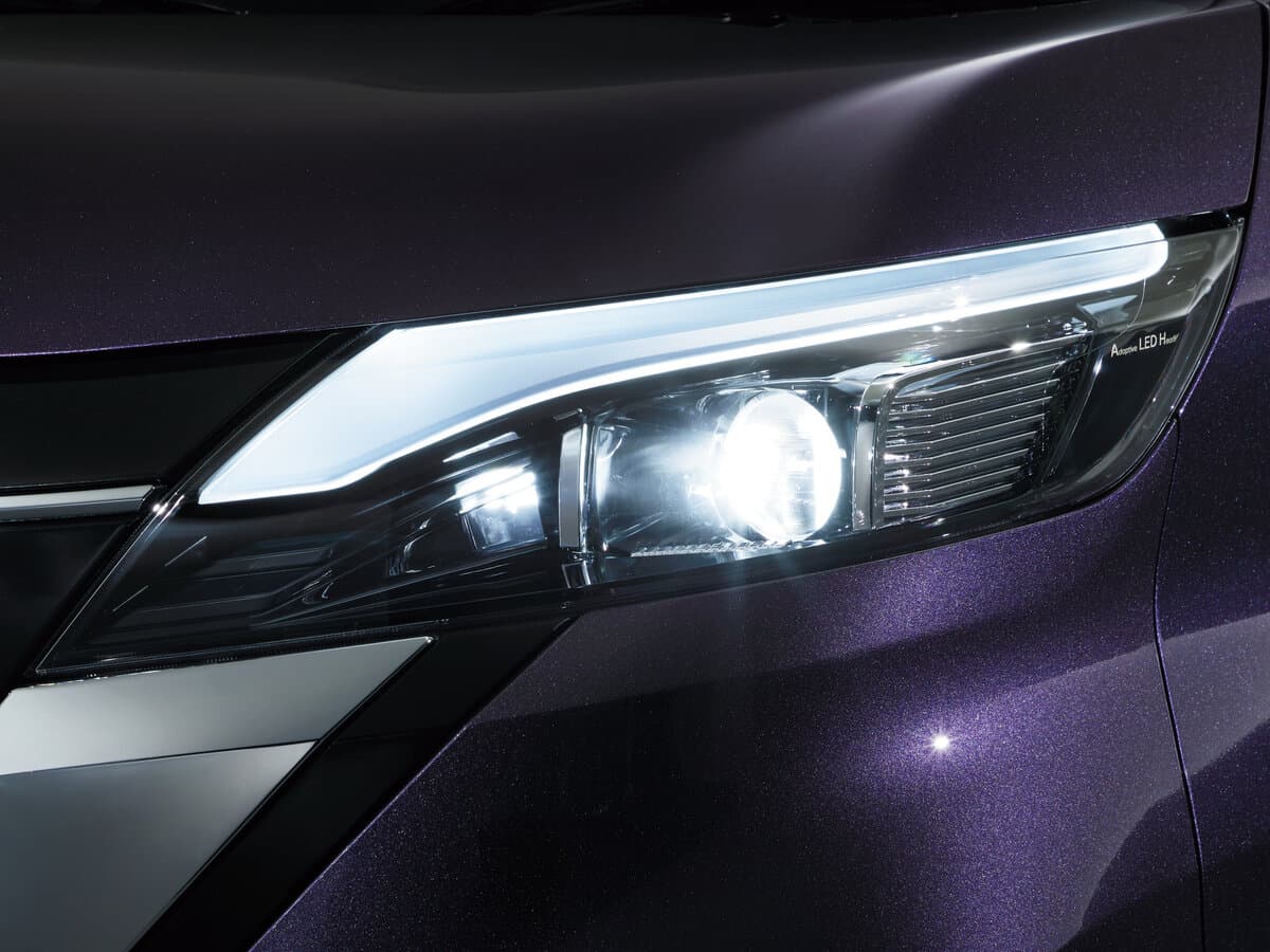 Nissan Roox II — Fara