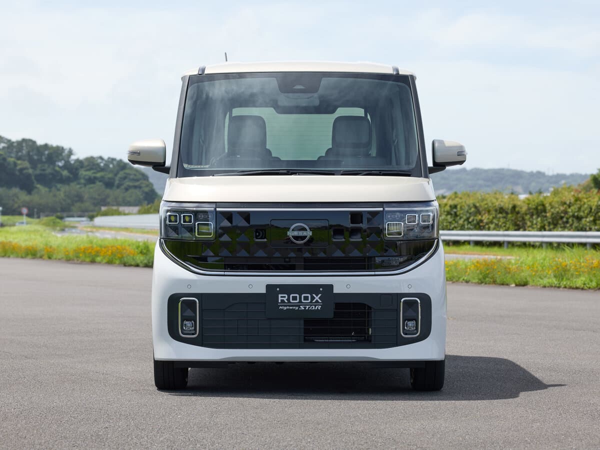 Nissan Roox III — Öndən