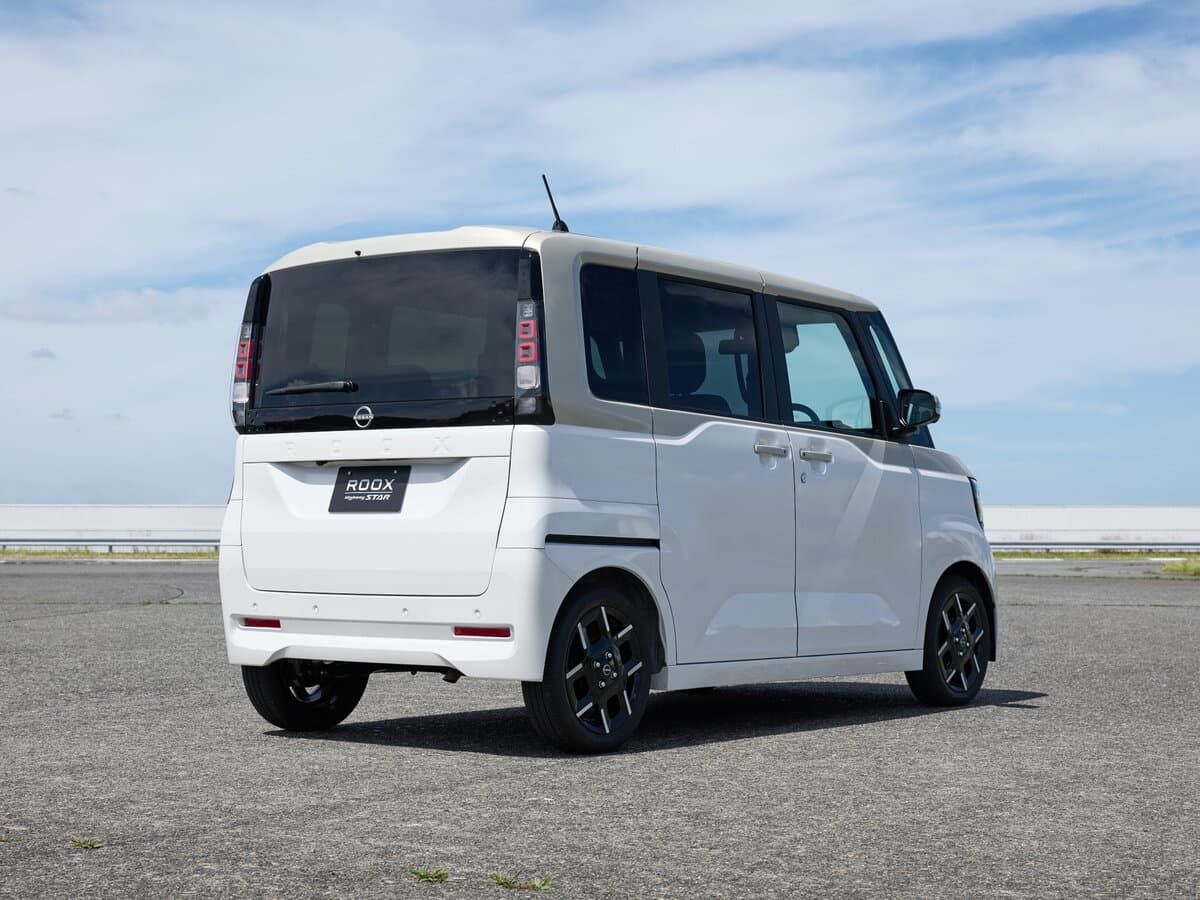 Nissan Roox III — 3/4 arxadan