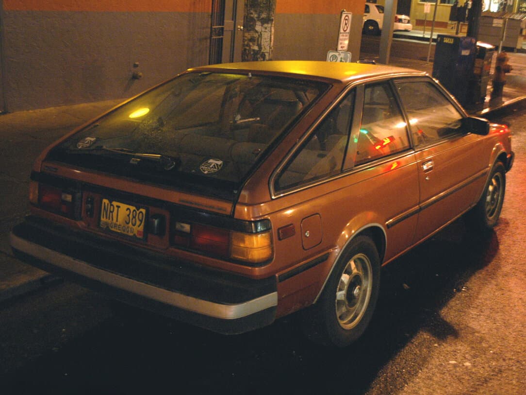 Nissan Sentra I (B11) — 3/4 arxadan