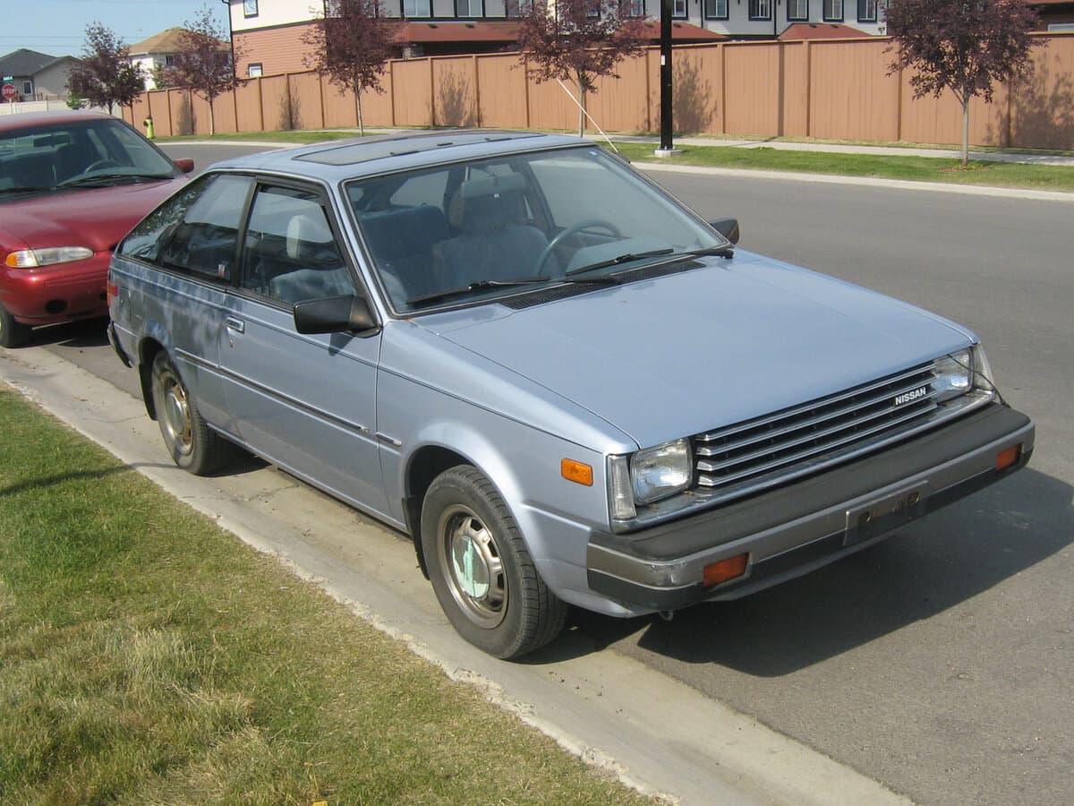 Nissan Sentra I (B11) — Yandan